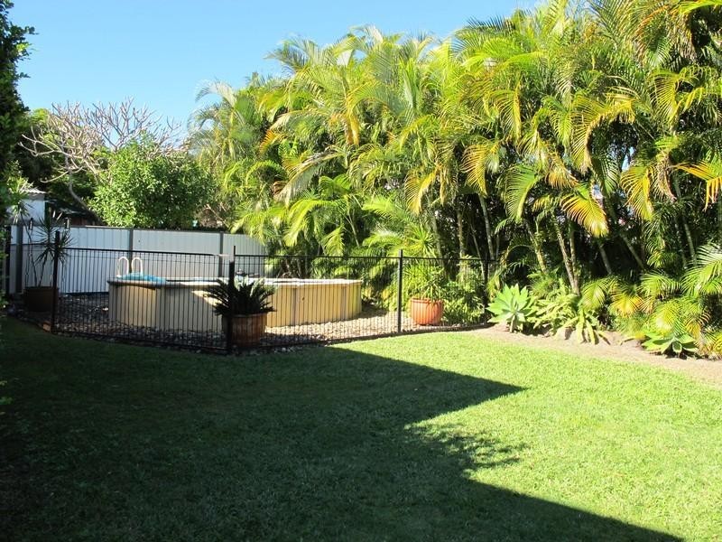 16 Schneider Avenue, Labrador QLD 4215