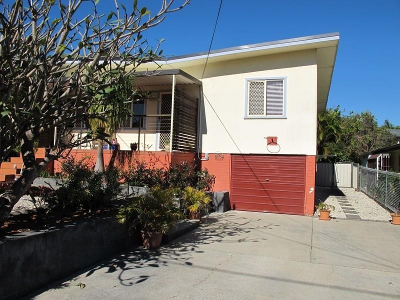 16 Schneider Avenue, Labrador QLD 4215