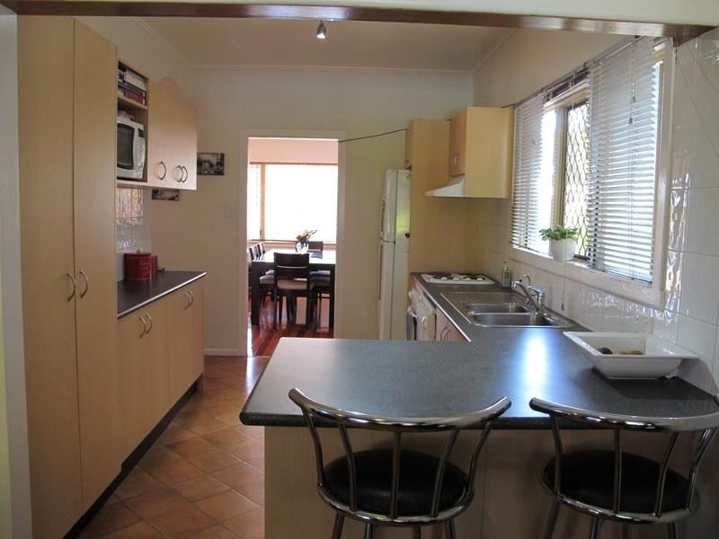 16 Schneider Avenue, Labrador QLD 4215