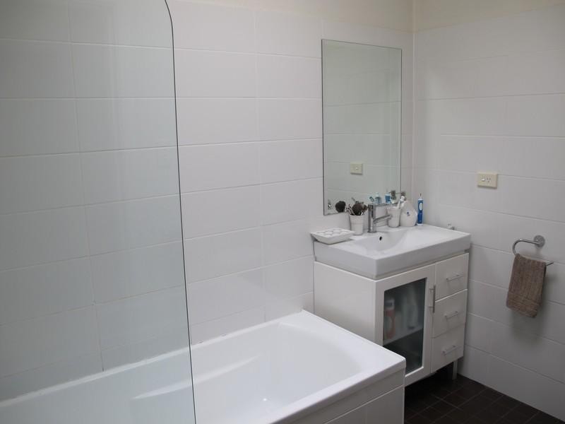 16 Schneider Avenue, Labrador QLD 4215