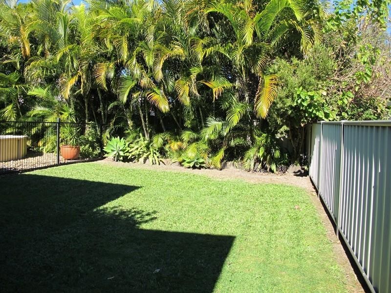 16 Schneider Avenue, Labrador QLD 4215