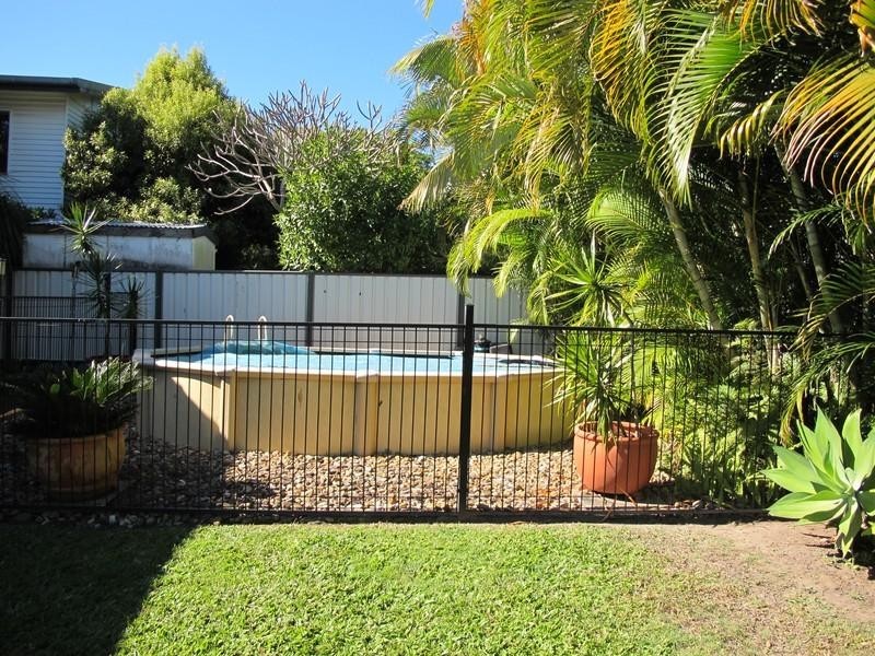 16 Schneider Avenue, Labrador QLD 4215