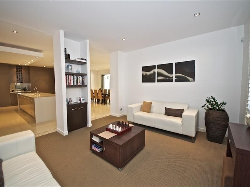 129 Arun Drive, Arundel QLD 4214