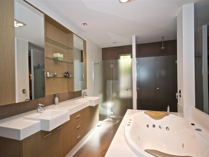 129 Arun Drive, Arundel QLD 4214