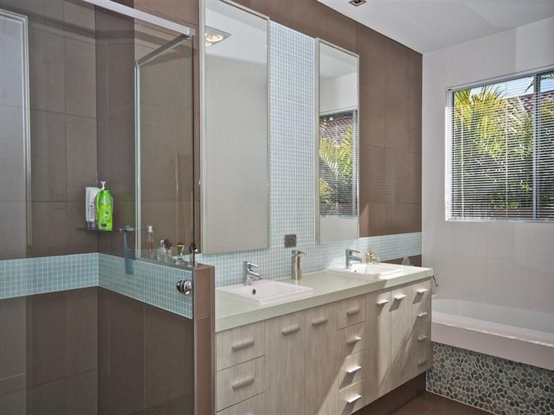 129 Arun Drive, Arundel QLD 4214