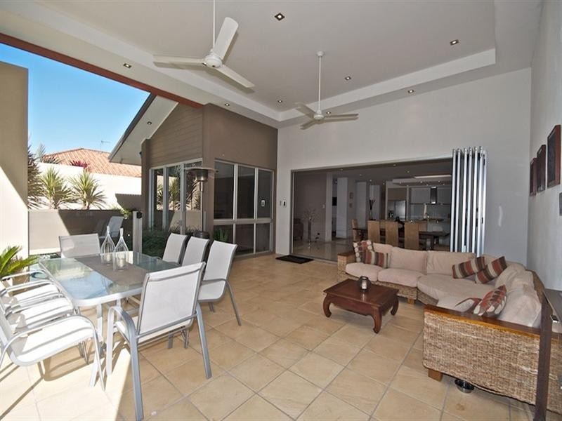 129 Arun Drive, Arundel QLD 4214