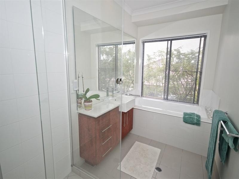 13 Neri Crescent, Arundel QLD 4214