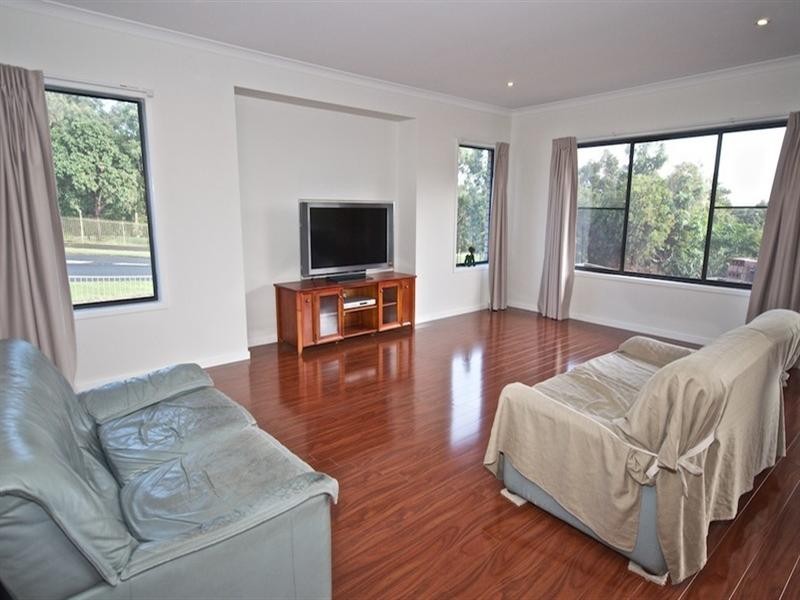 13 Neri Crescent, Arundel QLD 4214