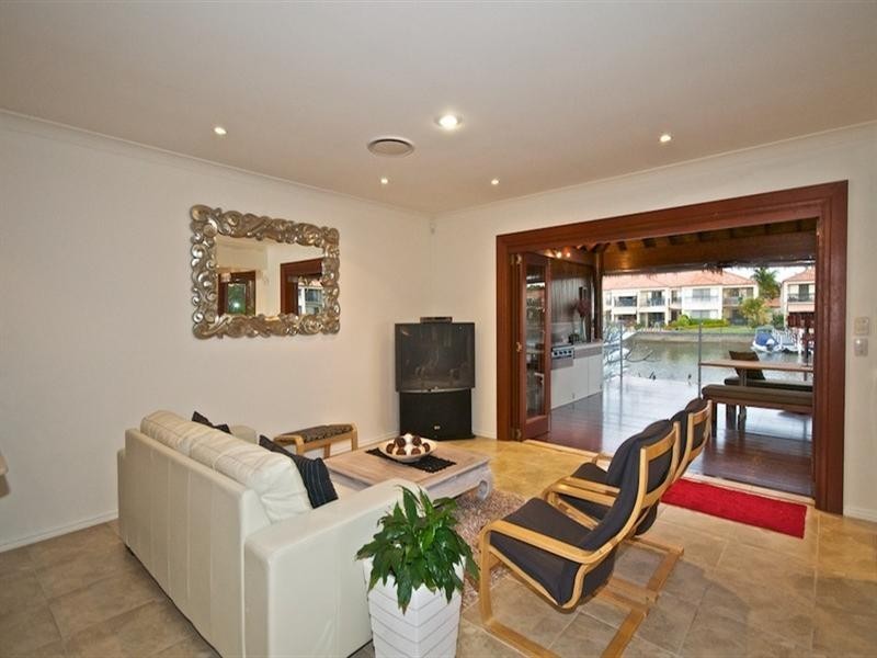 9 Chesterfield Place, Runaway Bay QLD 4216