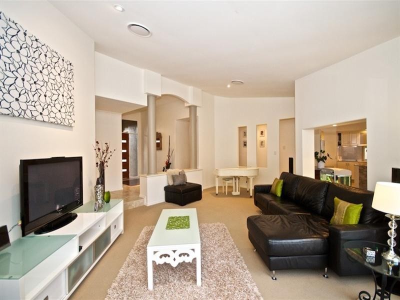 9 Chesterfield Place, Runaway Bay QLD 4216