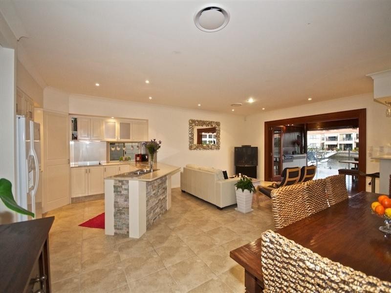 9 Chesterfield Place, Runaway Bay QLD 4216