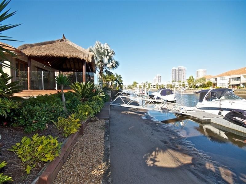 9 Chesterfield Place, Runaway Bay QLD 4216