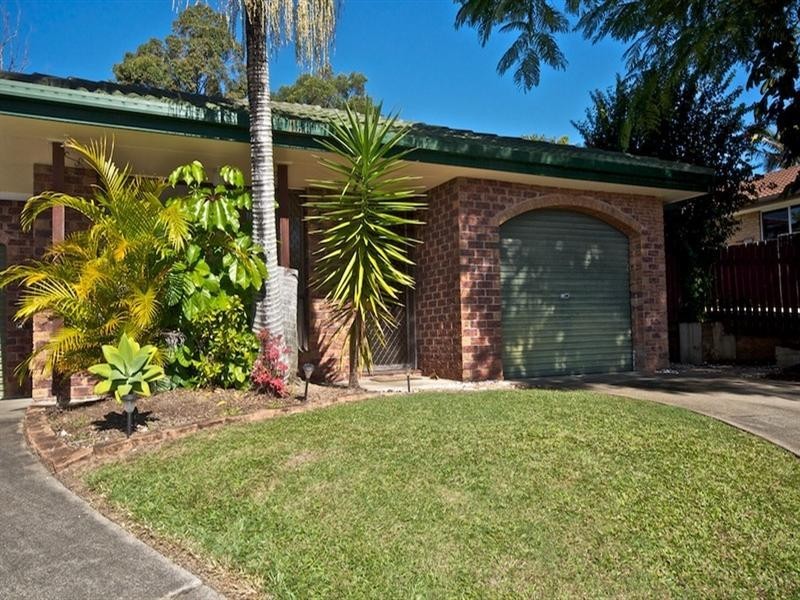 2/4 Ash Court, Arundel QLD 4214