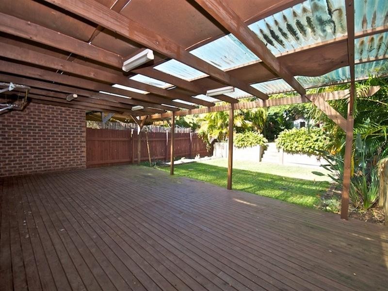 2/4 Ash Court, Arundel QLD 4214