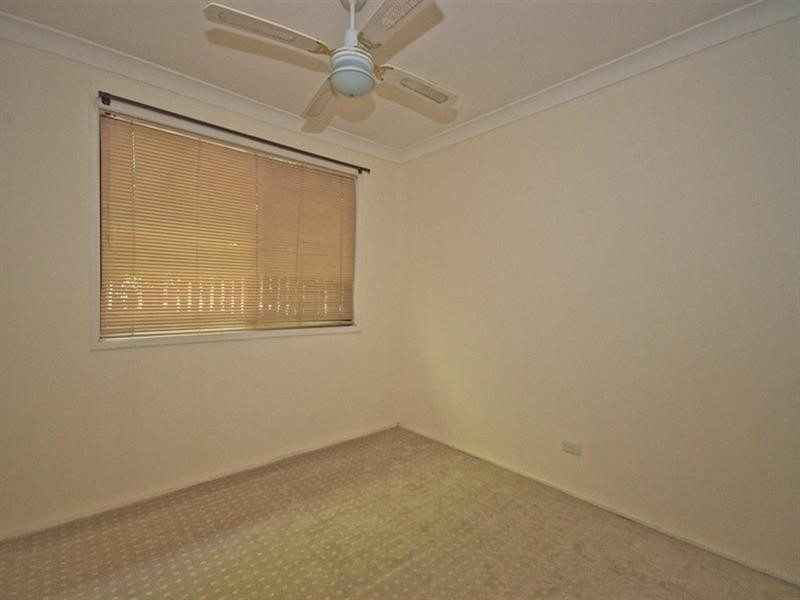 2/4 Ash Court, Arundel QLD 4214