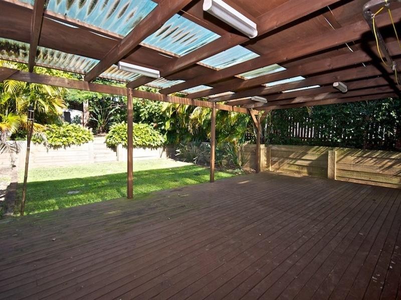 2/4 Ash Court, Arundel QLD 4214