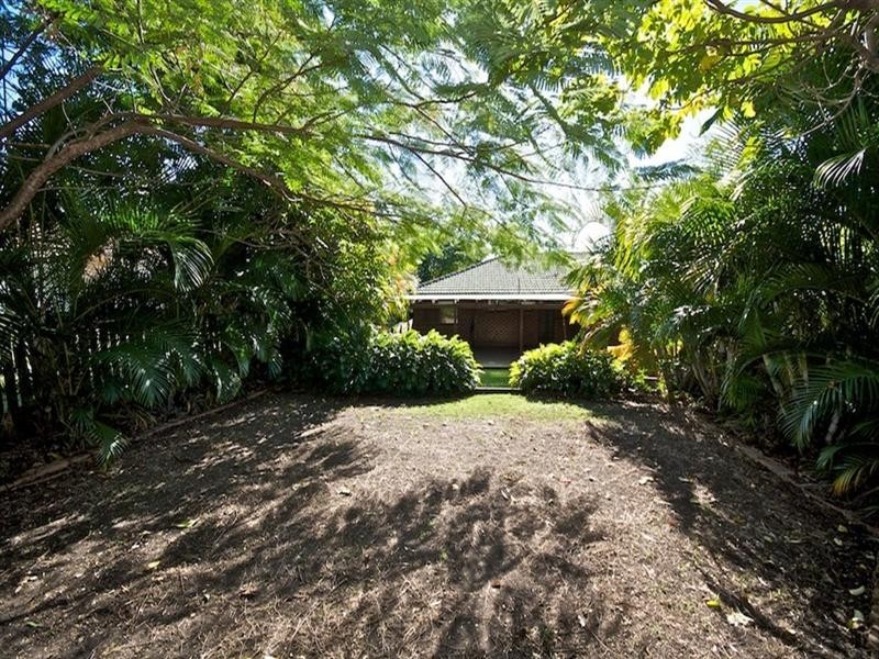 2/4 Ash Court, Arundel QLD 4214