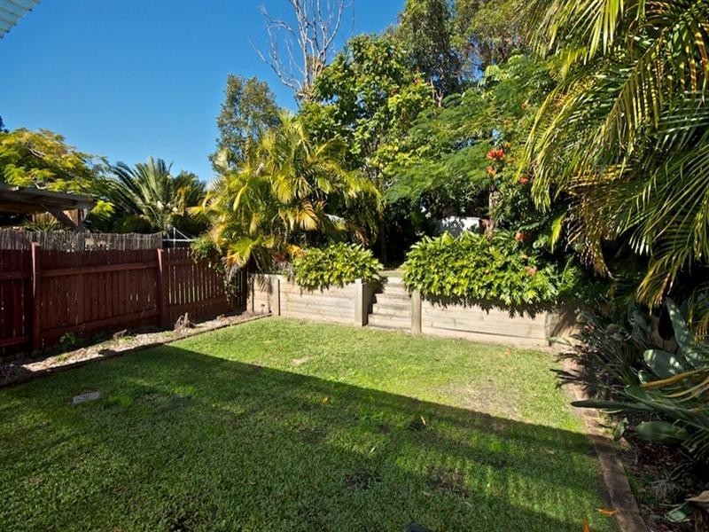 2/4 Ash Court, Arundel QLD 4214