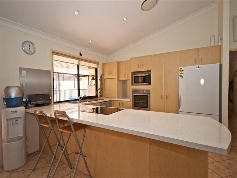 6 Orpington Court, Arundel QLD 4214