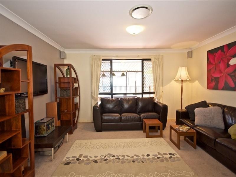 6 Orpington Court, Arundel QLD 4214