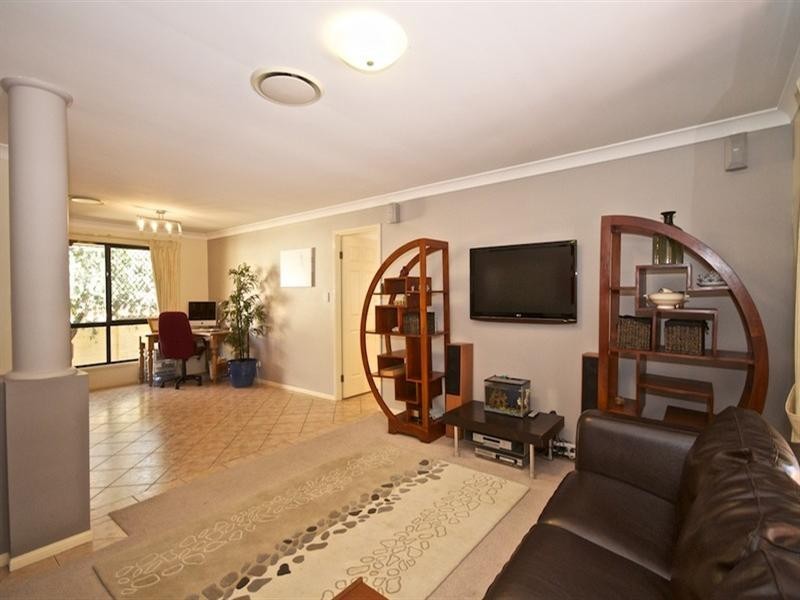 6 Orpington Court, Arundel QLD 4214