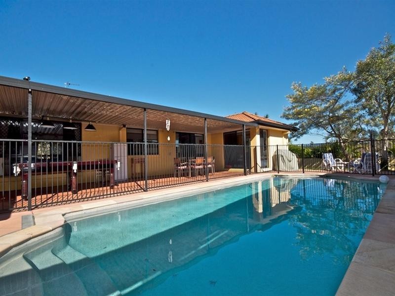 6 Orpington Court, Arundel QLD 4214