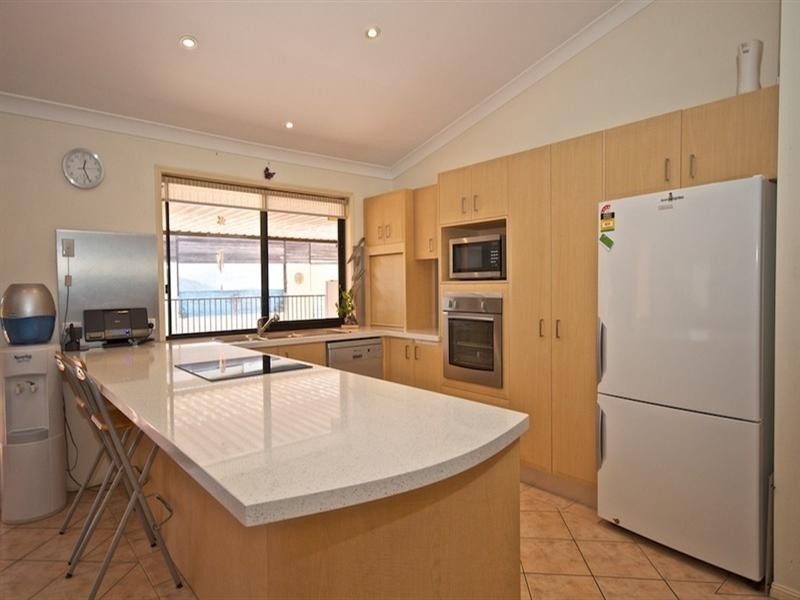 6 Orpington Court, Arundel QLD 4214