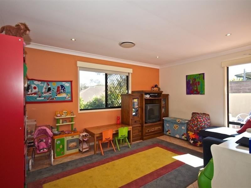 6 Orpington Court, Arundel QLD 4214