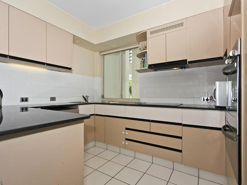 24/76 Chichester Drive, Arundel QLD 4214