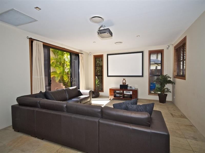 19 Torquay Place, Arundel QLD 4214