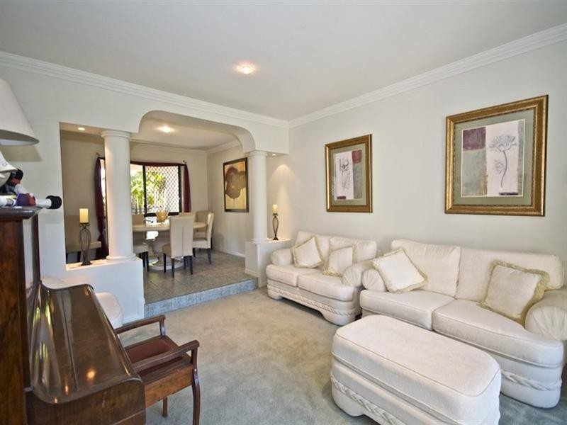 18 Hazel Court, Arundel QLD 4214