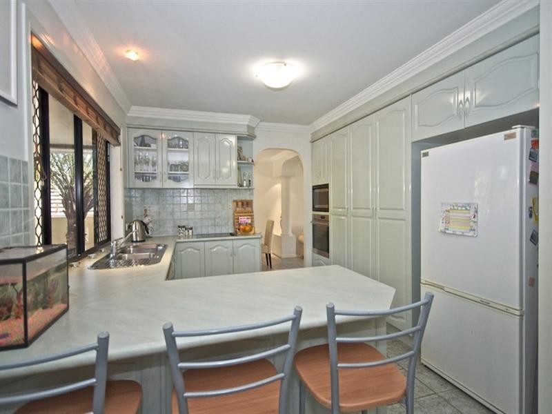 18 Hazel Court, Arundel QLD 4214