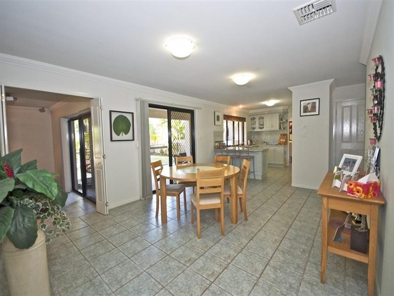 18 Hazel Court, Arundel QLD 4214