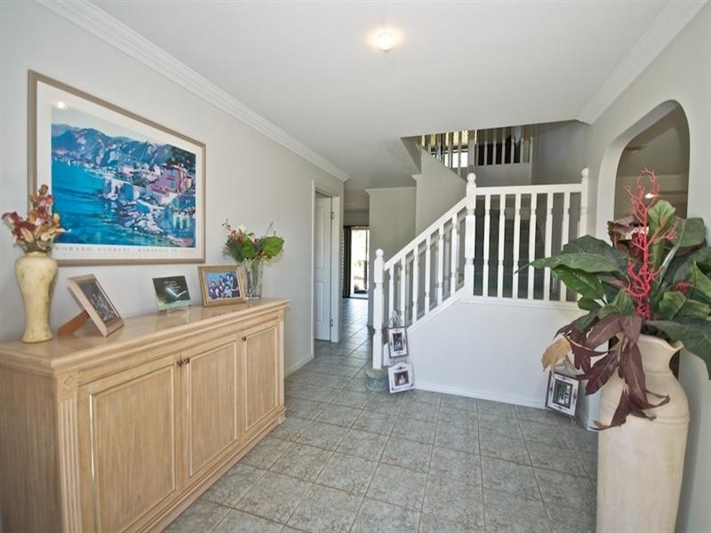 18 Hazel Court, Arundel QLD 4214