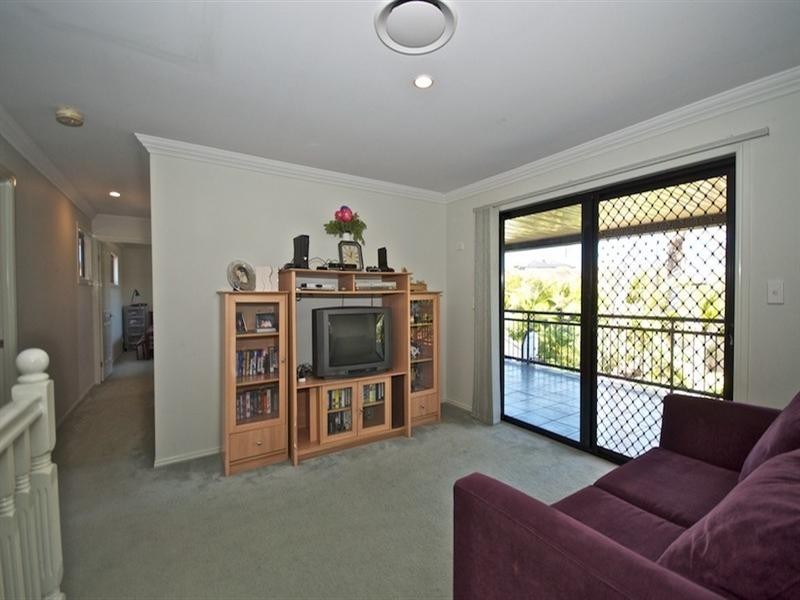 18 Hazel Court, Arundel QLD 4214