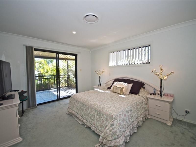 18 Hazel Court, Arundel QLD 4214