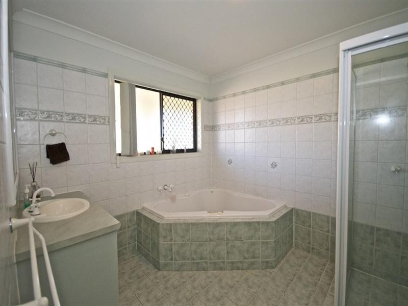 18 Hazel Court, Arundel QLD 4214