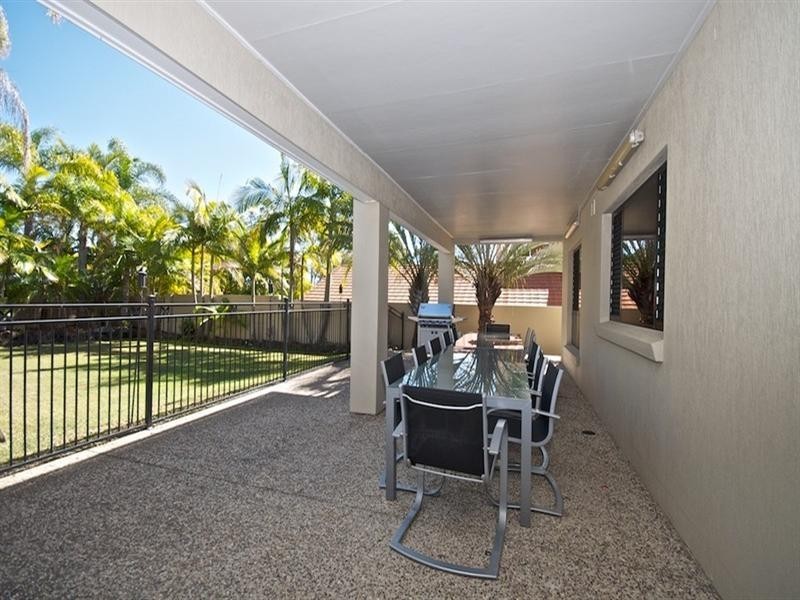 18 Hazel Court, Arundel QLD 4214
