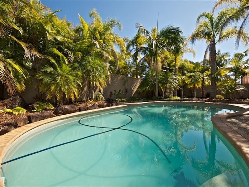 18 Hazel Court, Arundel QLD 4214