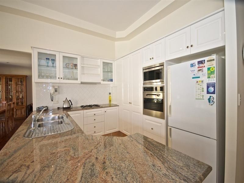 3 London Chase, Arundel QLD 4214