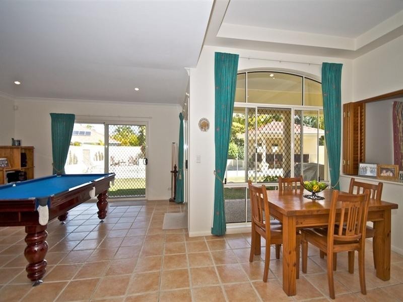 3 London Chase, Arundel QLD 4214