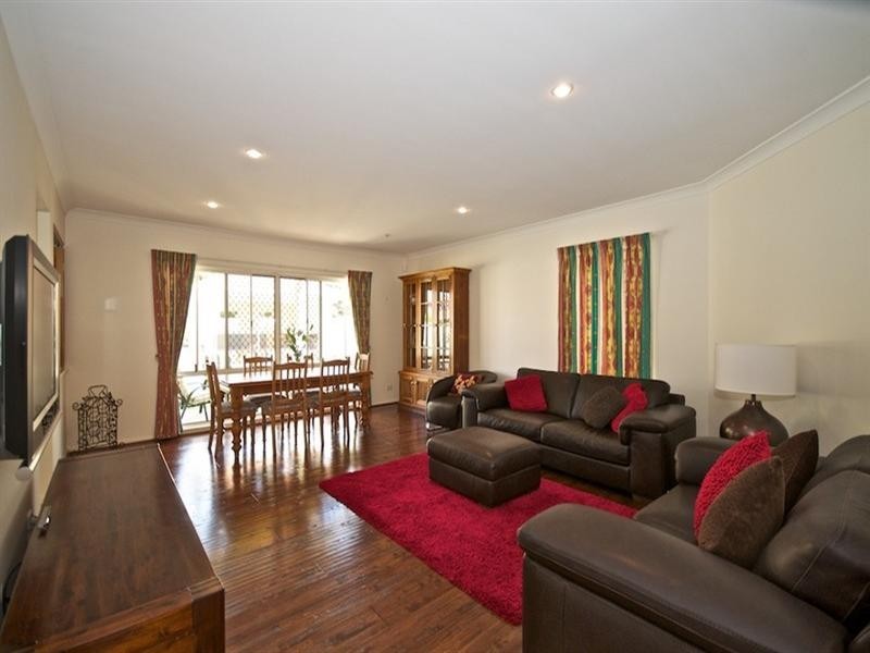 3 London Chase, Arundel QLD 4214