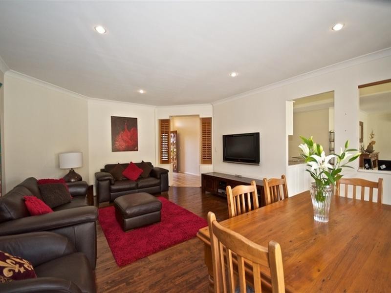 3 London Chase, Arundel QLD 4214