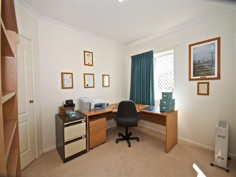 3 London Chase, Arundel QLD 4214