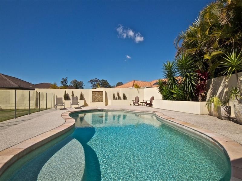 3 London Chase, Arundel QLD 4214