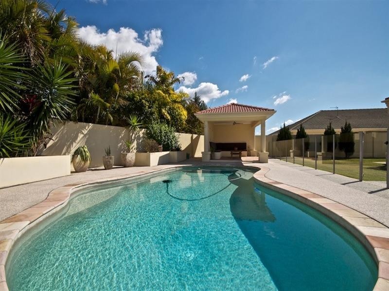 3 London Chase, Arundel QLD 4214
