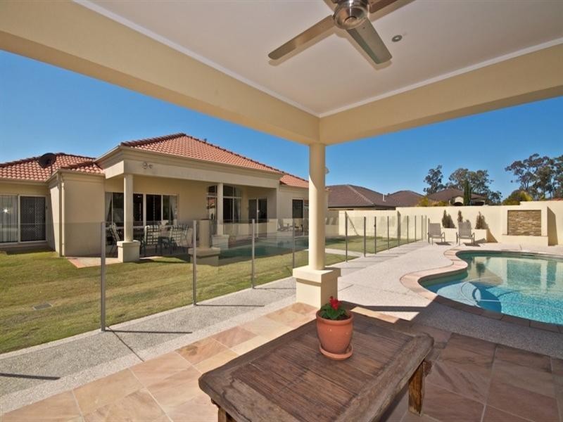 3 London Chase, Arundel QLD 4214