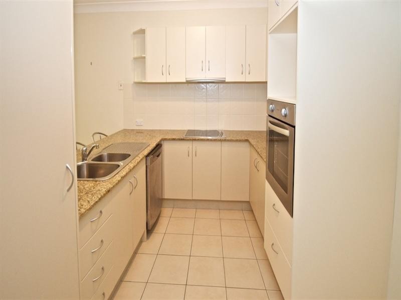 70 Tee Trees Boulevard, Arundel QLD 4214