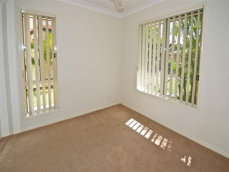 70 Tee Trees Boulevard, Arundel QLD 4214