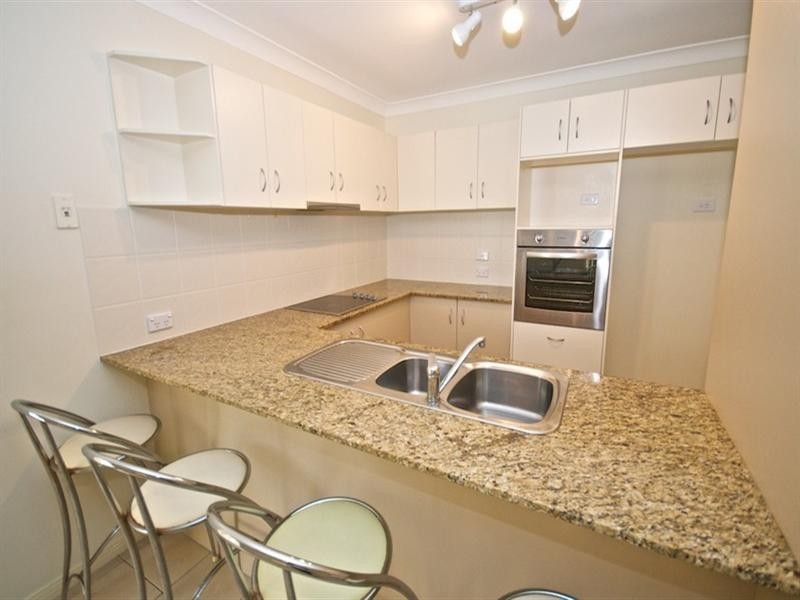 70 Tee Trees Boulevard, Arundel QLD 4214